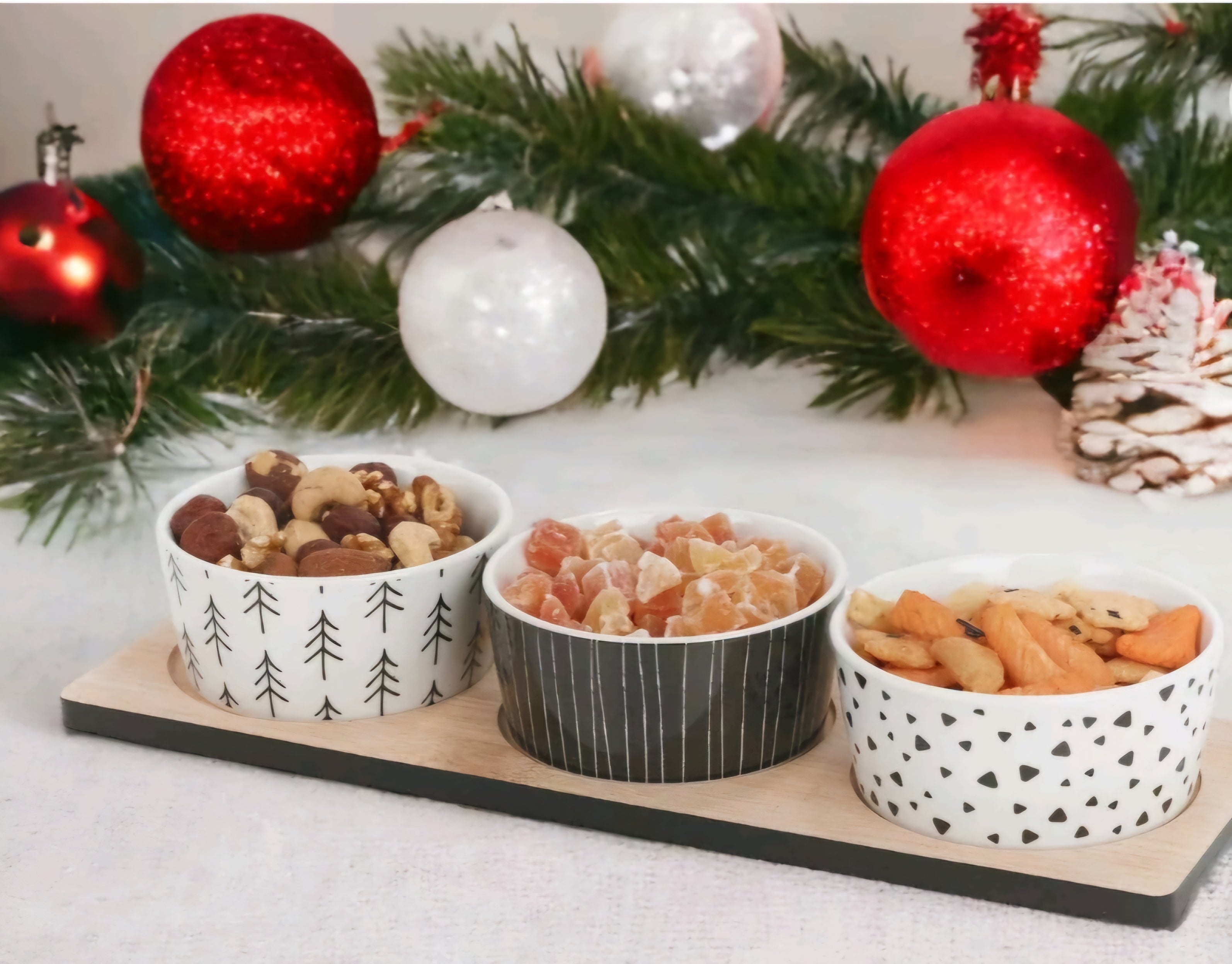 Festive Design 3 Serving Bowls & Tray